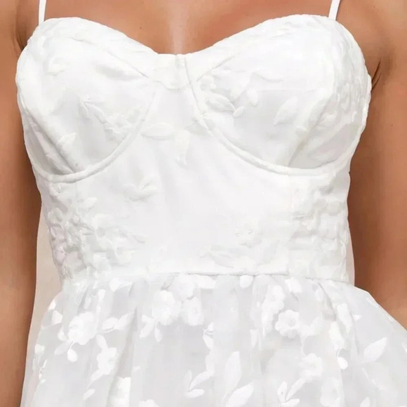 S - NWOT Lulus Ethereal Perfection White Organza Embroidered Bustier Maxi Dress - Picture 5 of 8